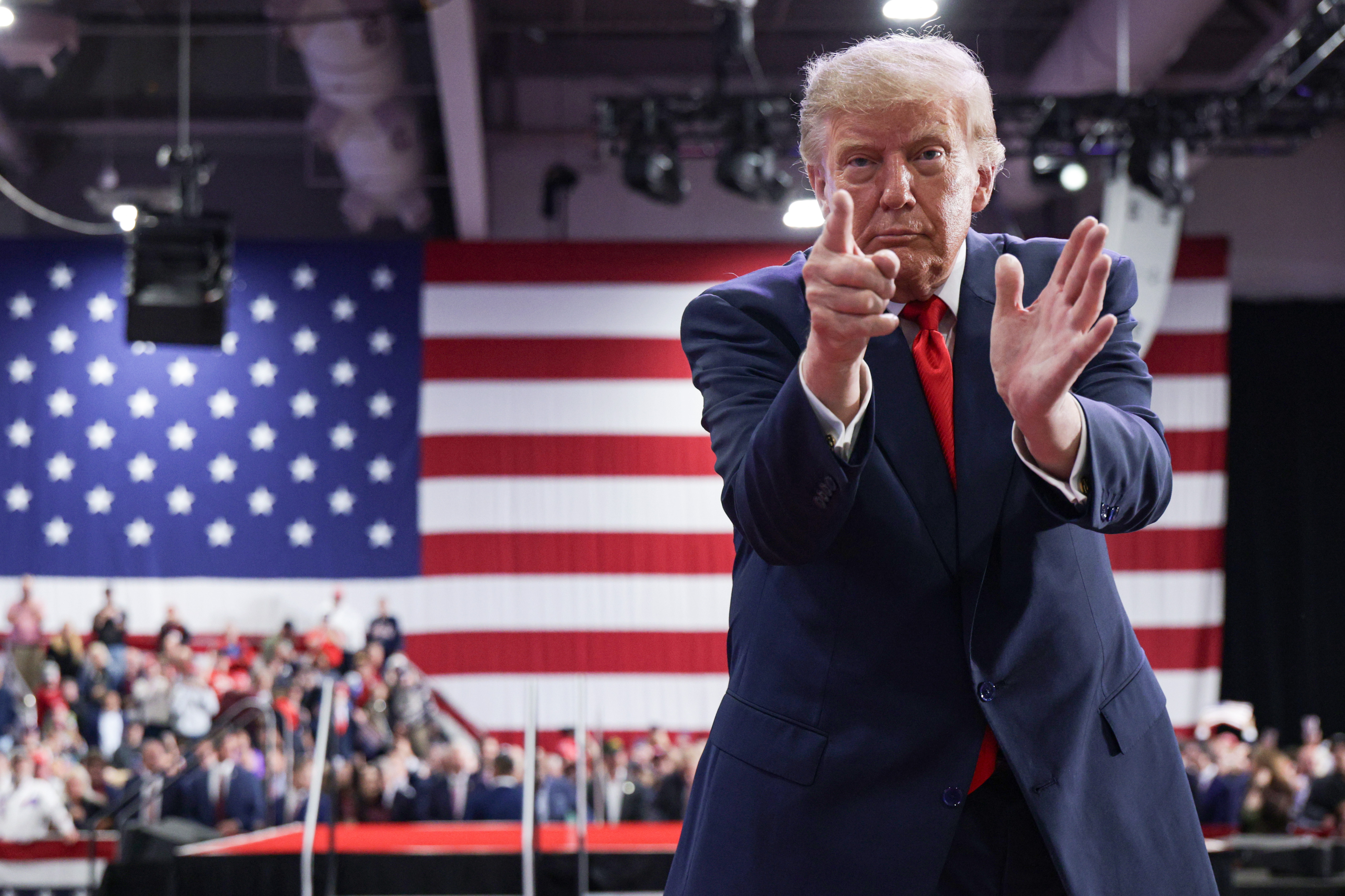 Правительство потратило 10 млн долларов на про‑трамповые объявления после того, как президент сказал, что супер ПАК оплатит расходы